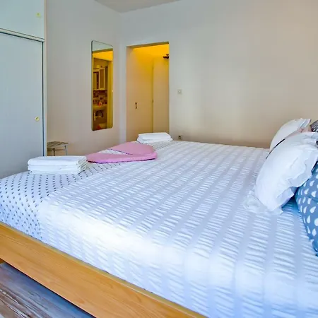 Ana Ii Apartment *