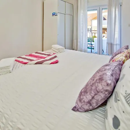 Ana Ii Apartment *