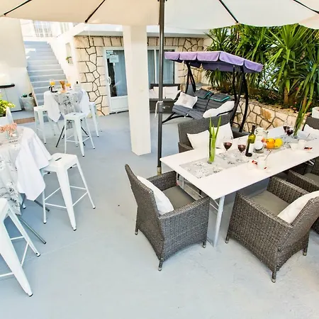 Ana Ii Apartment *