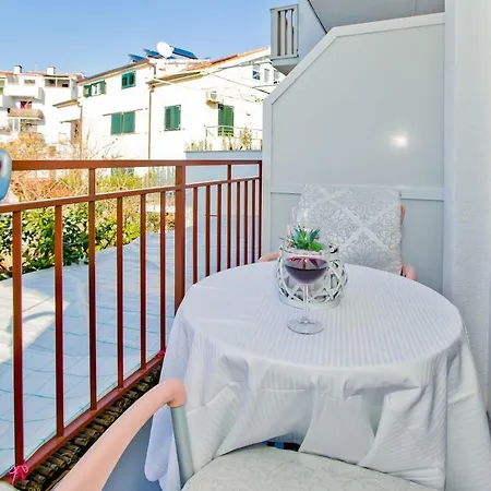 Ana Ii Apartment *
